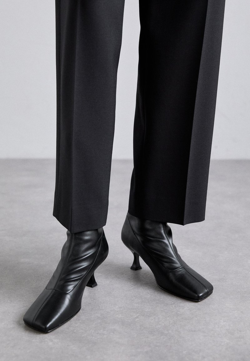 Souliers Martinez LOLA - Zābaki - black