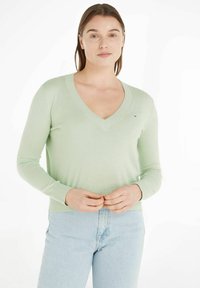 Tommy Jeans ESSENTIAL VNECK - Strickpullover - salbei