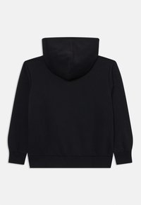 Haut à capuche noir avec un cordon de serrage, des poignets et un ourlet côtelés. Fabriqué en tissu doux, texture lisse, sans logos ni motifs visibles.