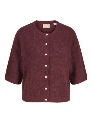 Burgundi neulecardigan lyhyillä hihoilla, pyöreällä kaula-aukolla ja seitsemällä valkoisella napilla edessä. Pehmeä rakenne ja rento istuvuus.