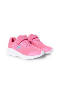 Rosa Sportschuhe mit einem oberen Teil aus Netzstoff, weißer Gummisohle und verstellbarem Riemen. Mit einem Logo an der Seite und strukturierten Designelementen.