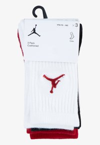 Confezione da tre calzini corti nei colori bianco, rosso e nero; caratterizzati da una trama a coste e dal logo Jumpman rosso sul calzino bianco. Design imbottito.