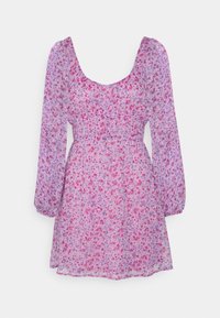 Kort klänning med puffärmar i blommig print med nyanser av rosa och lila. Har en fyrkantig halsringning och ett smockat midjedetalj.