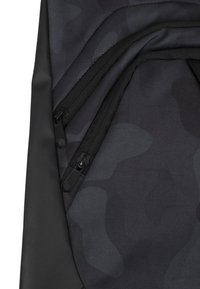 Urban Classics Sacchetto sportivo - black/dark camo/black