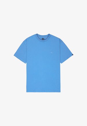 Lichtblauw katoenen T-shirt met korte mouwen, ronde hals en een klein logo op de borst. Gladde textuur en losse pasvorm.