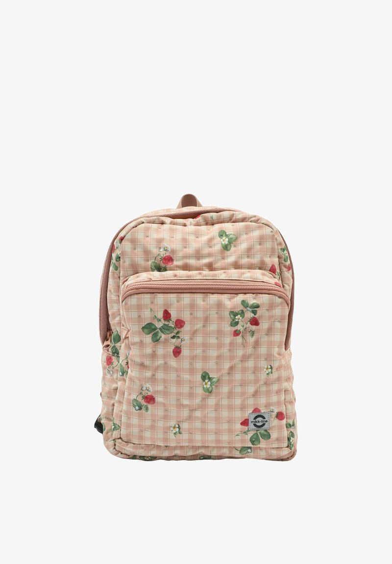 Malý polstrovaný batoh s ružovým kockovaným vzorom a roztrúsenými červenými jahodami a zelenými listami, predný vrecko na zips a textilné držadlo.