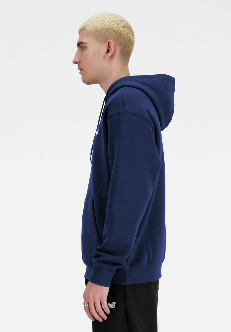 New Balance SPORT ESSENTIALS FRENCH TERRY Hoodie blue Zalando