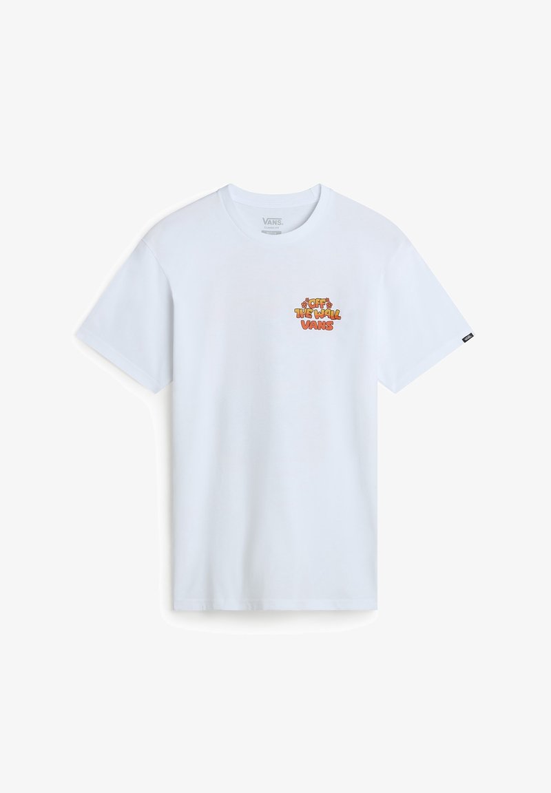 T-shirt blanc à manches courtes Vans avec un logo texte orange "Off The Wall Vans" sur le côté gauche de la poitrine et une petite étiquette noire Vans sur la manche.