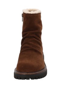 Stivaletto alla caviglia in suede marrone con design morbido, fodera in pelliccia al bordo e suola in gomma robusta. Zip laterale per una calzata facile.