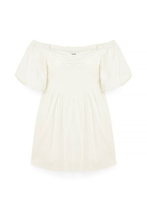 Valge õlavabadega pluus puff-kätistega, kogutud kehaosa ja keskel asuva seotava detailiga. Valmistatud kerge tekstuuriga kangast.