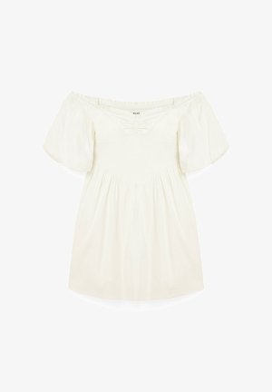 Valge õlavabadega pluus puff-kätistega, kogutud kehaosa ja keskel asuva seotava detailiga. Valmistatud kerge tekstuuriga kangast.