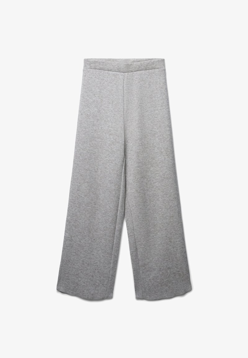 Pantaloni da tuta grigi chiari a gamba larga con vita elasticizzata, realizzati in morbido tessuto testurizzato, mostrati distesi su uno sfondo bianco.