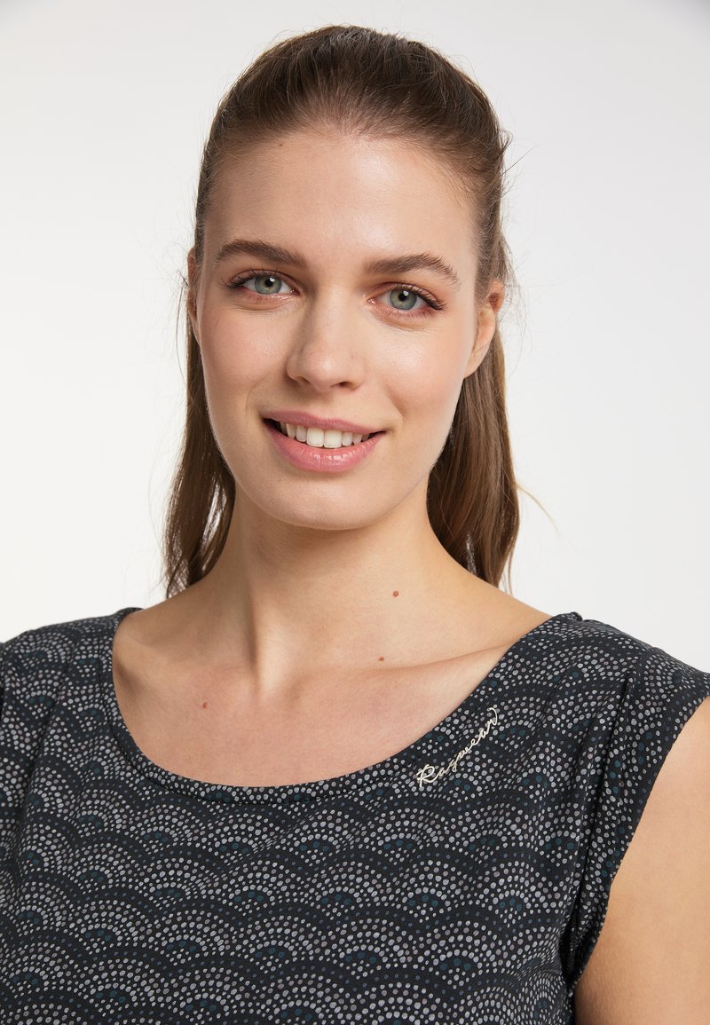 Damen Freizeitkleider | Ragwear TAG B REMAKE Etuikleid black/schwarz - WH27054 Damen Freizeitkleider | Ragwear TAG B REMAKE Etuikleid black/schwarz - WH27054