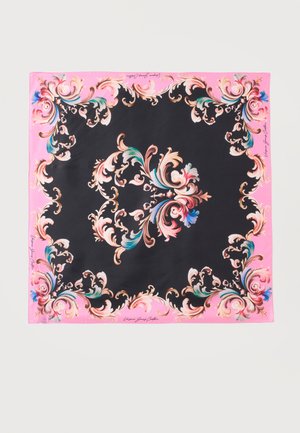 Kvadratni šal s ružičastim obrubom i crnim središtem, ukrašen složenim vijugavim cvjetnim uzorcima u pastelnim bojama.