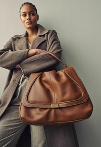 Next SLOUCHY - Käekott - tan