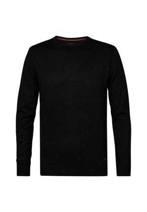 Maglione nero con scollatura a girocollo, caratterizzato da una texture a macchie e un dettaglio arancione a contrasto sul colletto. Maniche lunghe, polsini a coste.
