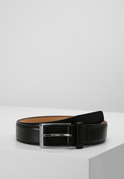 Curea din piele neagră cu un finisaj neted, având o cataramă rectangulară argintie și o căptușeală interioară contrastantă de culoare bej. Design plat și elegant.