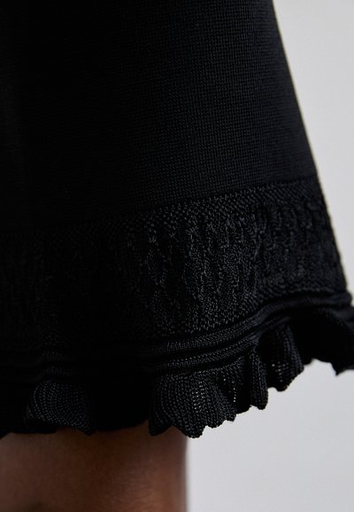 sandro PANTALON CROP MAILLE BAS FANTAISIE - Hlače - noir