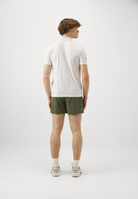 EA7 Emporio Armani Pantalón corto de deporte - beetle