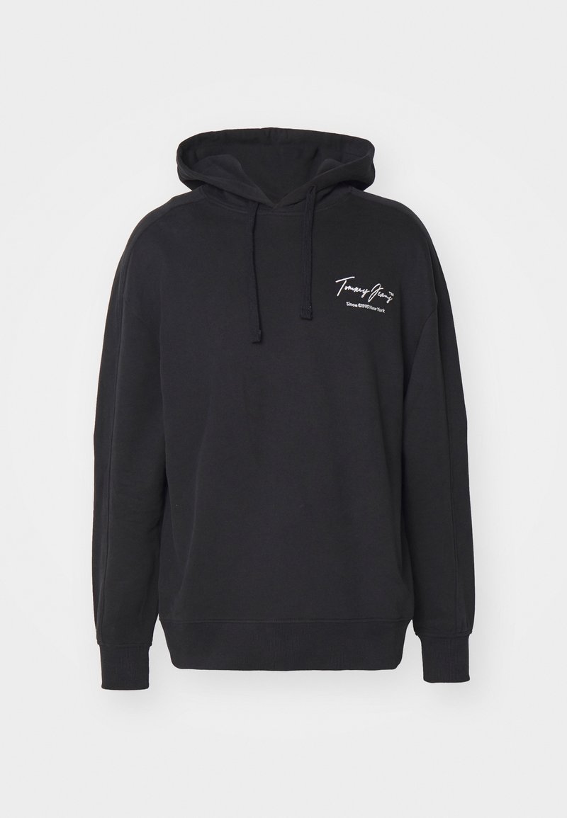 Sweat-shirt noir à capuche avec poche avant et logo blanc « Tommy Jeans Since 1985 New York » sur la poitrine gauche.