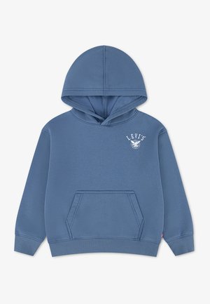 Blauwe Levi's hoodie met voorzak en wit Levi's-logo op de bovenste linkerborst, getoond op een effen achtergrond.