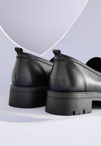 Next FOREVER COMFORT WITH MOTIONFLEX CHUNKY LOAFERS  - REGULAR FIT - Scarpe senza lacci - black
