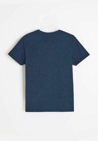 Granatowy t-shirt z krótkim rękawem z białym nakrapianym wzorem, pokazany na płasko na białym tle, widok od strony pleców.