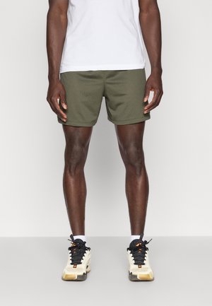 - Krótkie spodenki sportowe