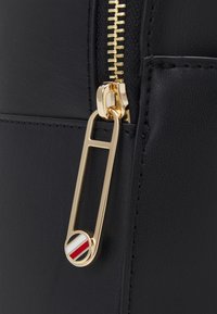 Tommy Hilfiger FRESH BACKPACK - Matkakott - black