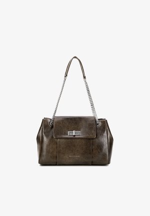 Bolso de mano de cuero marrón oscuro con asas de cadena plateada y cierre de hebilla rectangular en la solapa frontal, etiquetado "WITTCHEN" en el centro inferior.