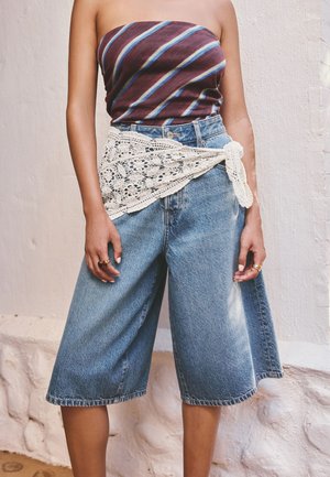 Next WIDE LEG JORTS - Denimshorts - mid blue crochet scarf