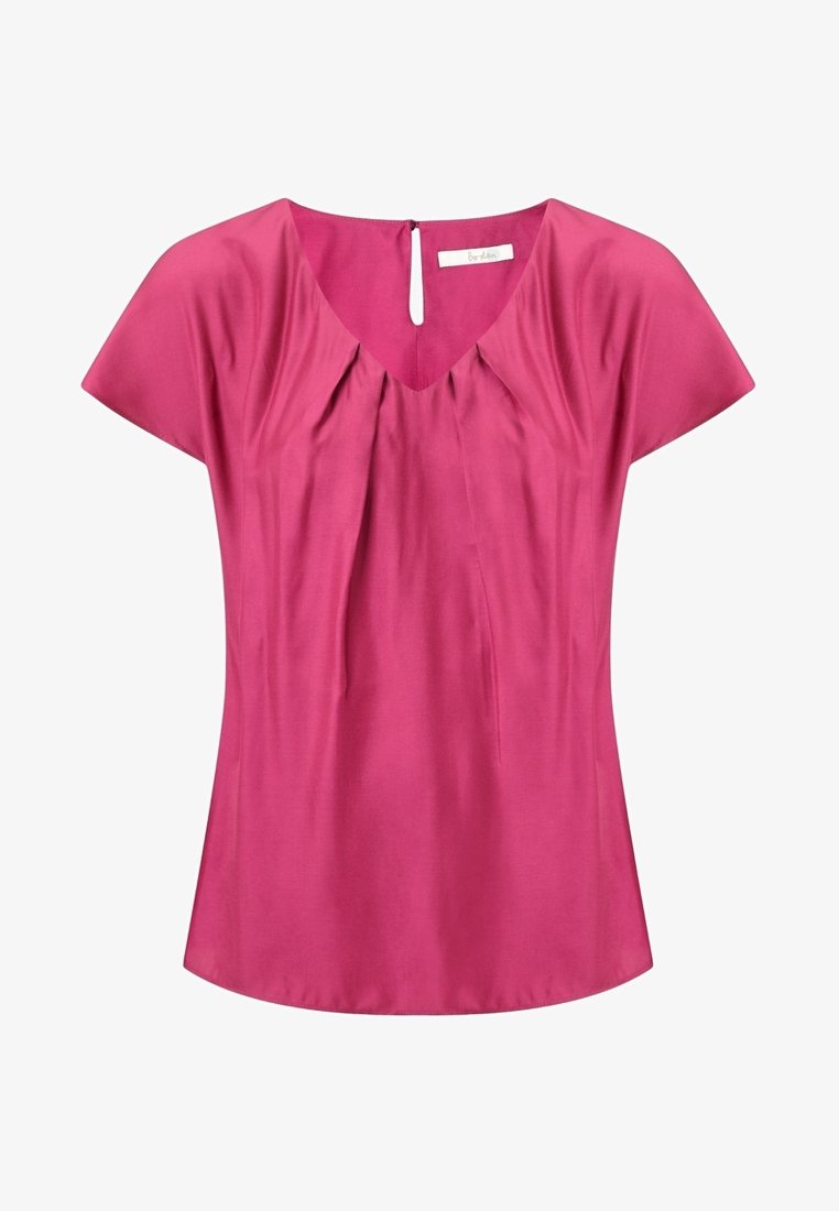 Blouse rose à manches courtes avec détails plissés sous un décolleté en V et fermeture dos à trou de serrure.