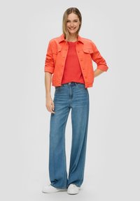 s.Oliver MIT SCHRIFT - T-shirt basic - hellorange