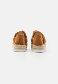 Bullboxer 155001F4T - Espadrilles - hazl