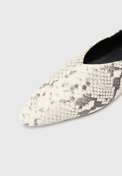 CLOSED Ballerines - ivory