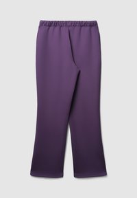 Lila Sporthose aus glattem, elastischem Stoff mit elastischem Bund und geradem Bein Schnitt. Keine zusätzlichen Muster oder Akzente.