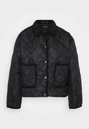Veste matelassée noire avec boutons-pression, deux poches plaquées à l'avant et un col en velours côtelé, présentée sur fond blanc.