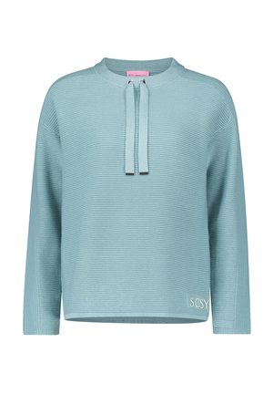 Hellblauer Pullover mit geripptem Muster, weitem Ausschnitt und zwei Kordeln an der Vorderseite. Mit kleinem Logo an der unteren Seite.
