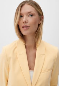 s.Oliver BLACK LABEL VERKÜRZTER - Blazer - vanille