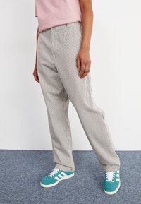 Carhartt WIP HAYWOOD PANT - Trousers - wax/black