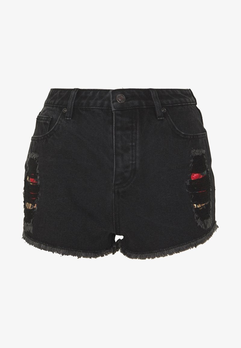 Czarne szorty jeansowe z postrzępionymi brzegami i przetarciami odsłaniającymi kolorową tkaninę pod spodem, z przodu zapinane na guziki i z pętlami na pasek.