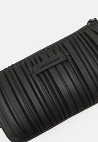KARL LAGERFELD KUSHION SHOULDER POUCH - Kabelka - black
