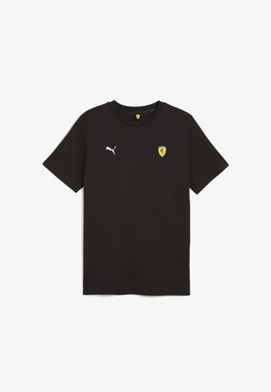 Musta puuvillapaita, jossa on lyhyet hihat, pyöreä kaula-aukko, valkoinen Puma-logo vasemmassa rinnassa ja keltainen Ferrari-merkki.
