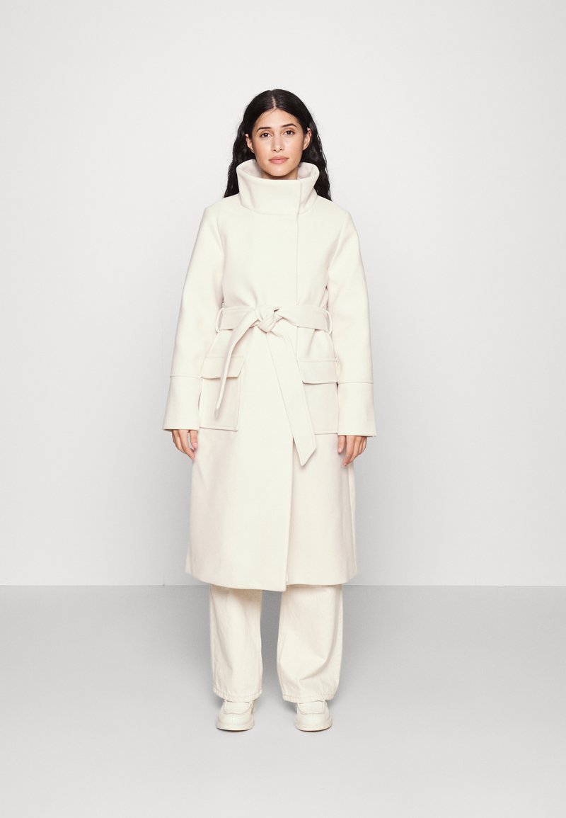 Forever New Petite PERRY FUNNEL NECK WRAP COAT Classic coat cream