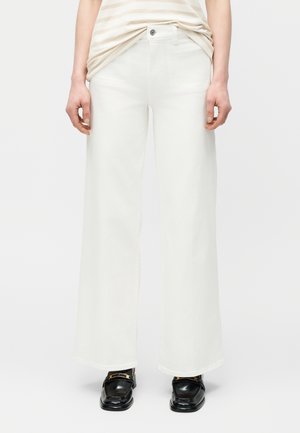 PALAZZO MODERNIST POCKET - Jeans Relaxed Fit - white