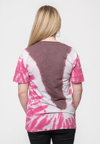 Paradiso Clothing BIGGIE SMALLS NEON GLOW TIE DYE - Print T-shirt - pink