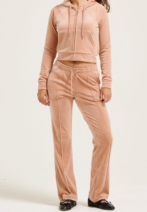 Roze velours trainingspak met een cropped hoodie met een voorzak en rits, in combinatie met high-waisted broek en details met trekkoord.