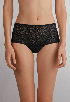 Zwarte kanten hipster-style onderbroek met een bloemenpatroon, gegolfde randen en een zachte, gestructureerde afwerking, met een aansluitend ontwerp.