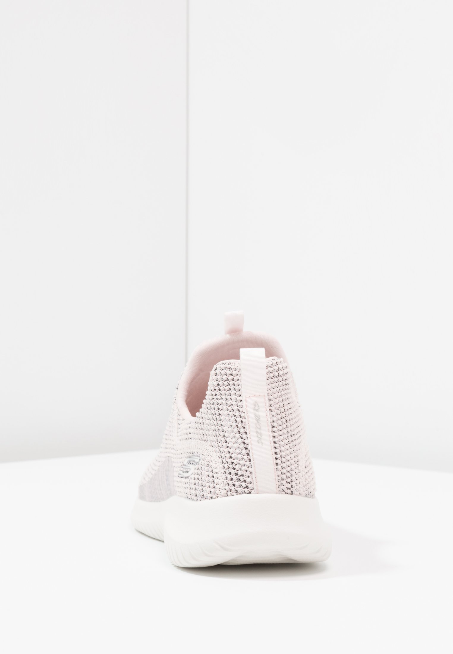 skechers ultra flex capsule black