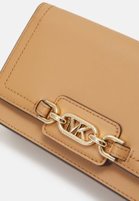 MICHAEL Michael Kors HEATHER - Borsa a tracolla - pale peanut